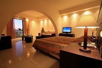 Naxos Imperial מלון 5*