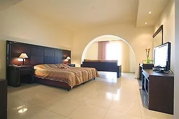 Naxos Imperial מלון 5*